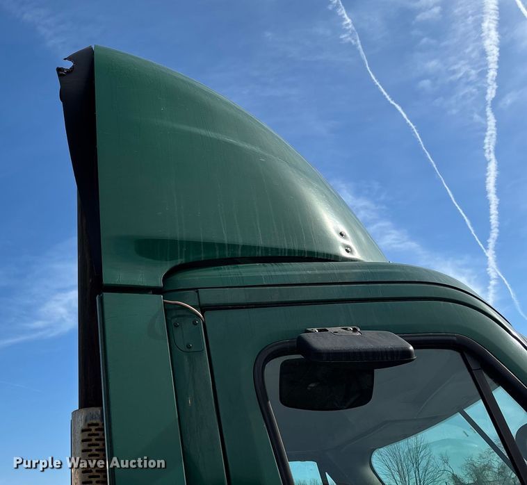 image for item FG1005 2017 Freightliner Cascadia 125 semi truck