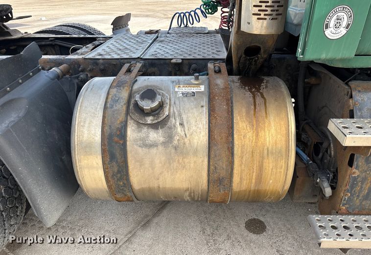 image for item FG1005 2017 Freightliner Cascadia 125 semi truck