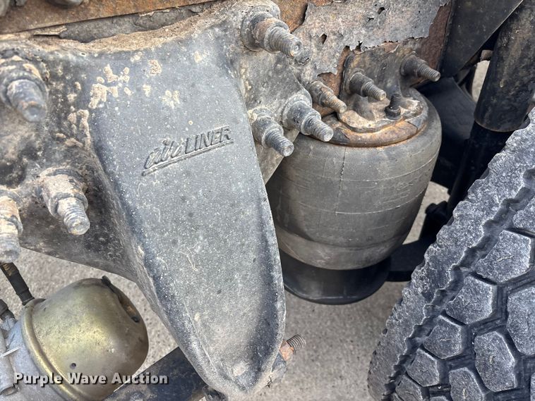 image for item FG1005 2017 Freightliner Cascadia 125 semi truck