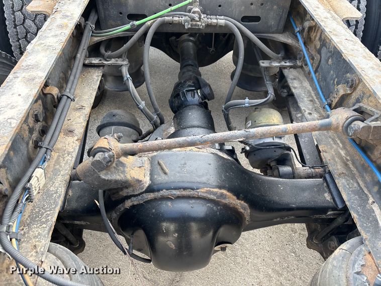 image for item FG1005 2017 Freightliner Cascadia 125 semi truck