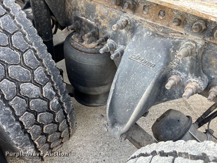 image for item FG1005 2017 Freightliner Cascadia 125 semi truck