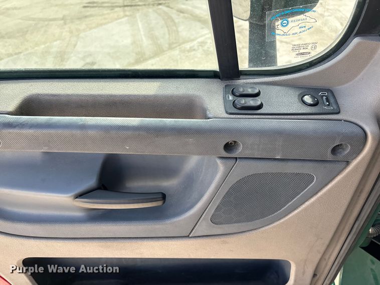 image for item FG1005 2017 Freightliner Cascadia 125 semi truck