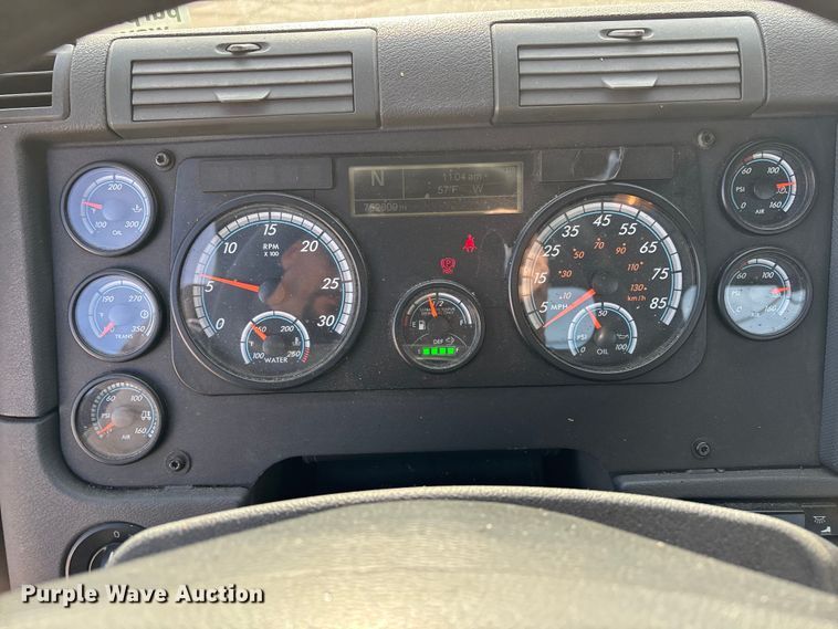 image for item FG1005 2017 Freightliner Cascadia 125 semi truck