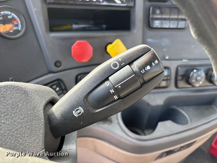 image for item FG1005 2017 Freightliner Cascadia 125 semi truck