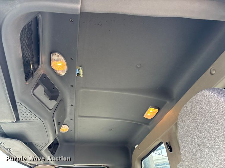 image for item FG1005 2017 Freightliner Cascadia 125 semi truck