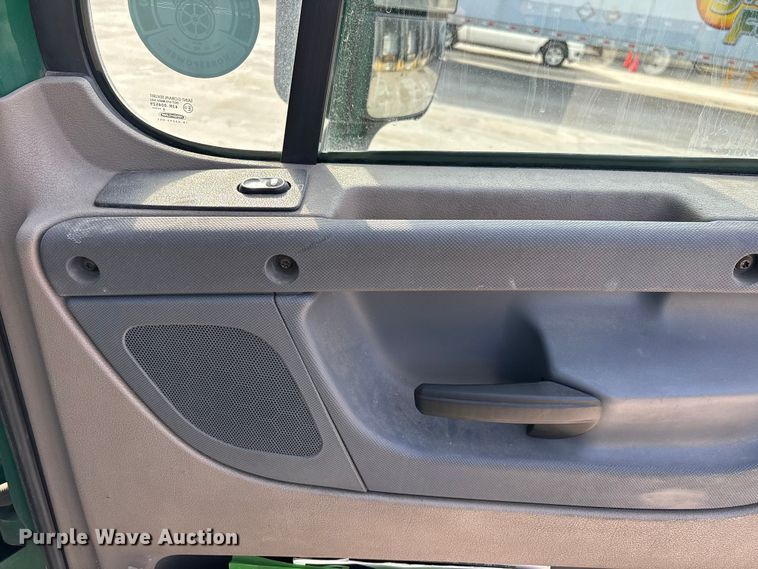 image for item FG1005 2017 Freightliner Cascadia 125 semi truck