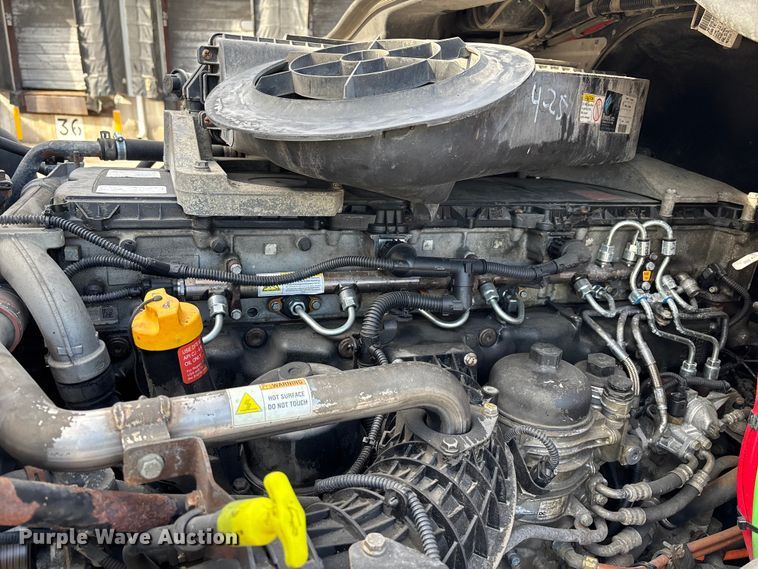 image for item FG1005 2017 Freightliner Cascadia 125 semi truck