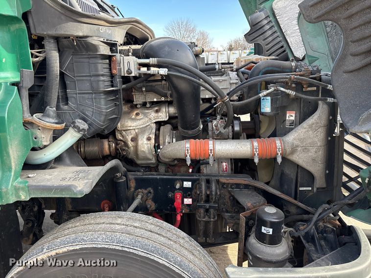 image for item FG1005 2017 Freightliner Cascadia 125 semi truck