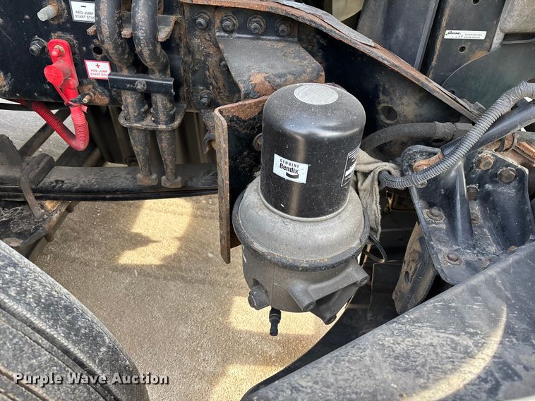 image for item FG1005 2017 Freightliner Cascadia 125 semi truck