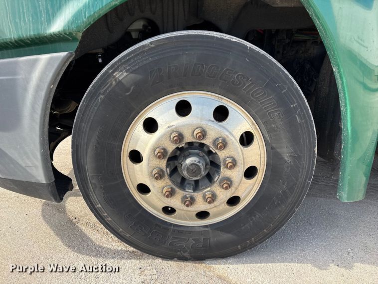 image for item FG1005 2017 Freightliner Cascadia 125 semi truck