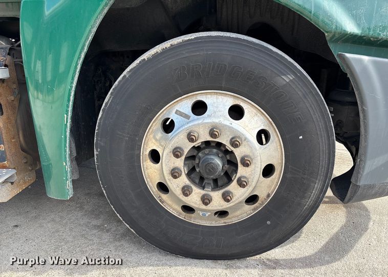 image for item FG1005 2017 Freightliner Cascadia 125 semi truck