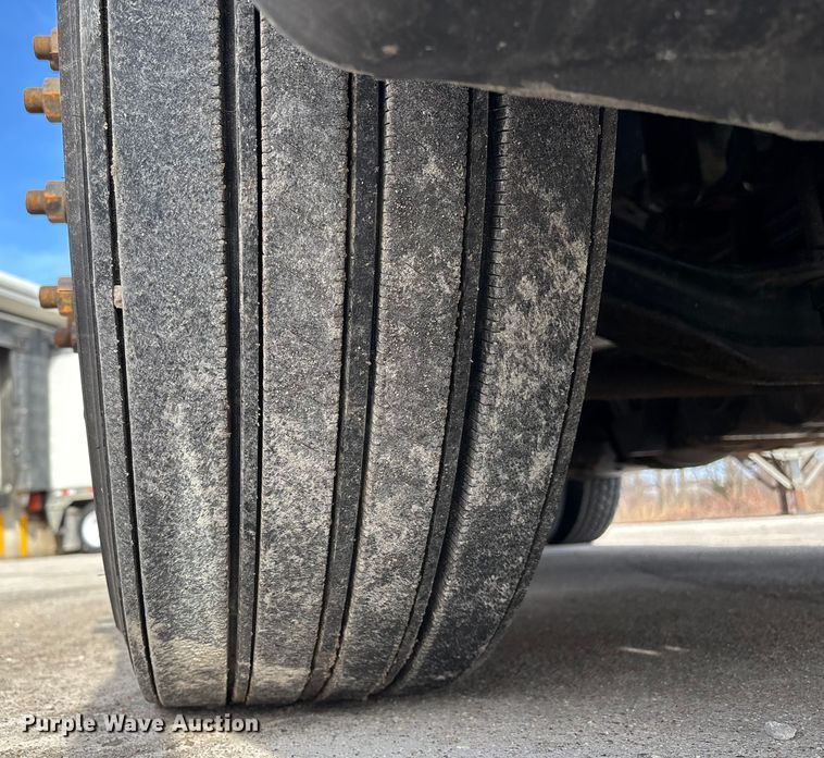 image for item FG1005 2017 Freightliner Cascadia 125 semi truck