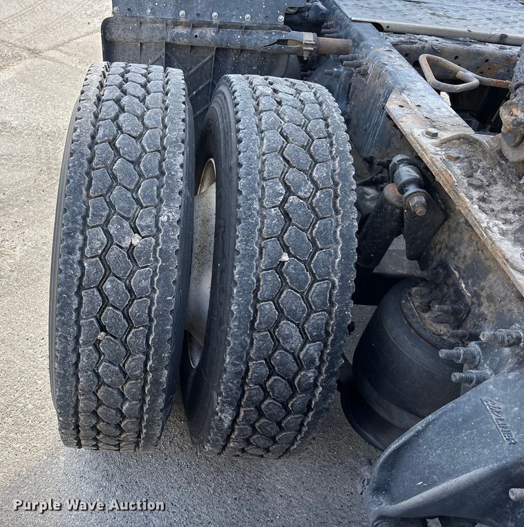 image for item FG1005 2017 Freightliner Cascadia 125 semi truck