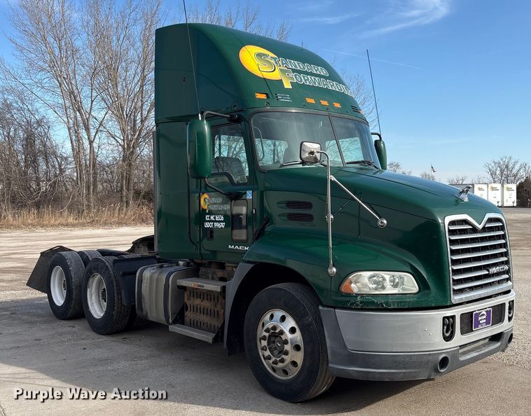 image for item FG1006 2016 Mack CXU613 semi truck