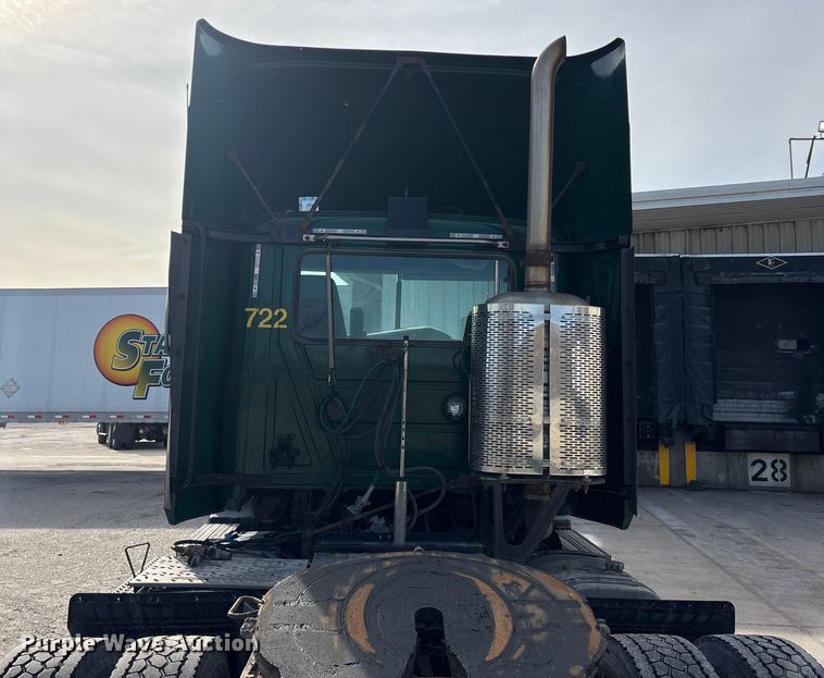 image for item FG1006 2016 Mack CXU613 semi truck