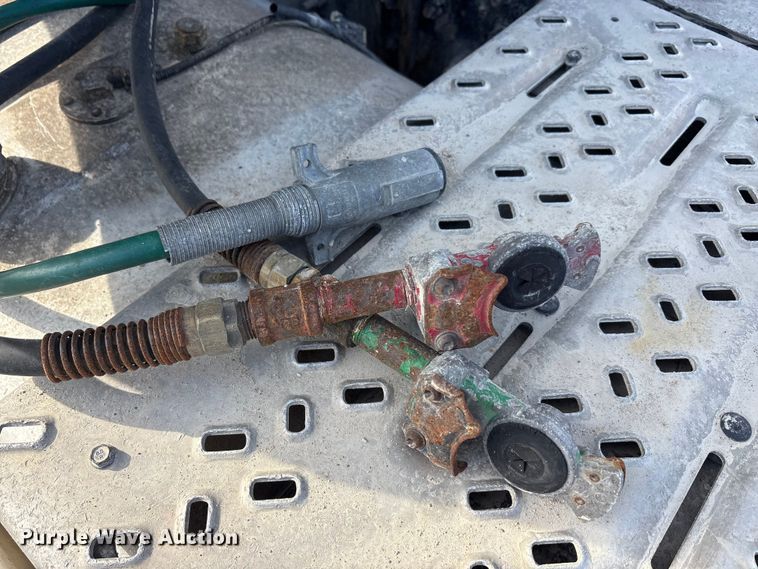 image for item FG1006 2016 Mack CXU613 semi truck