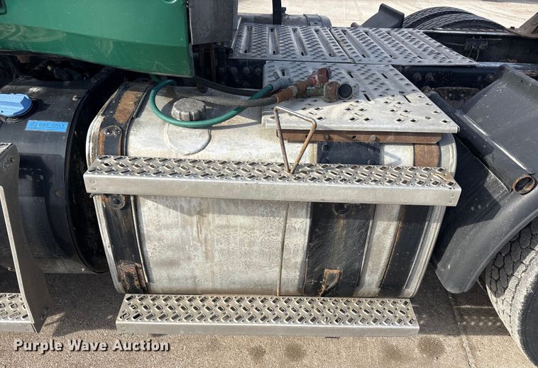 image for item FG1006 2016 Mack CXU613 semi truck