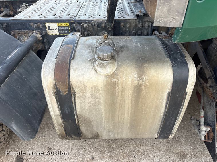 image for item FG1006 2016 Mack CXU613 semi truck