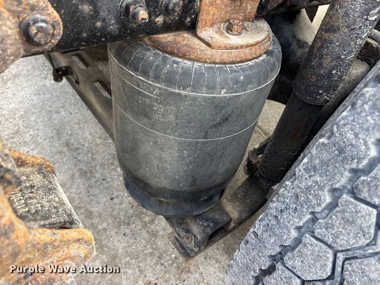 image for item FG1006 2016 Mack CXU613 semi truck