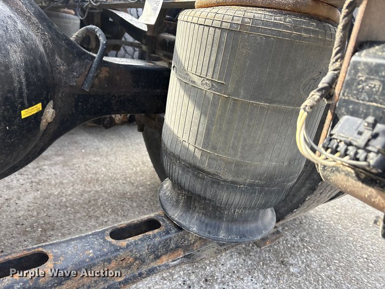 image for item FG1006 2016 Mack CXU613 semi truck