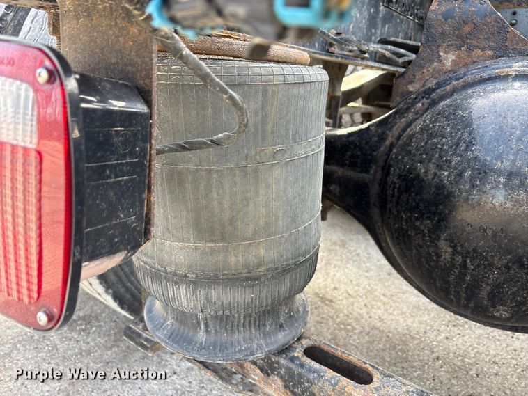 image for item FG1006 2016 Mack CXU613 semi truck