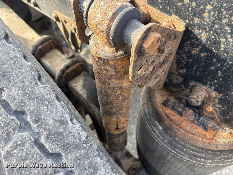 image for item FG1006 2016 Mack CXU613 semi truck