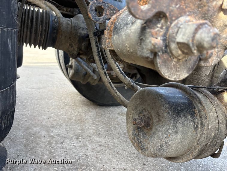 image for item FG1006 2016 Mack CXU613 semi truck