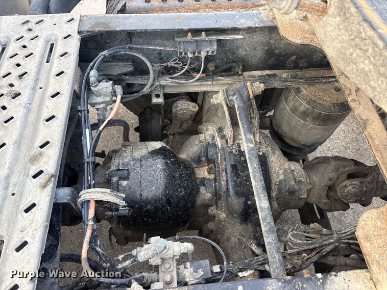 image for item FG1006 2016 Mack CXU613 semi truck