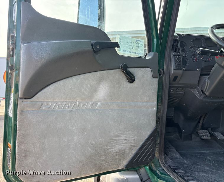 image for item FG1006 2016 Mack CXU613 semi truck