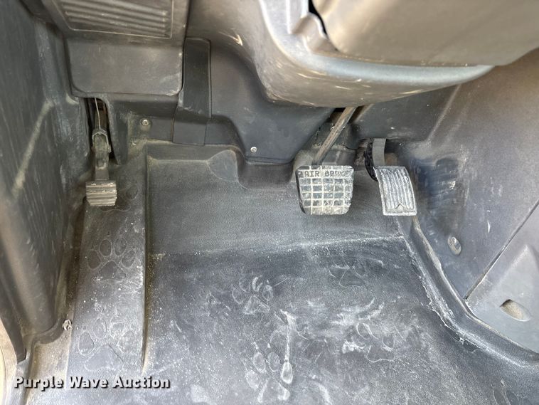 image for item FG1006 2016 Mack CXU613 semi truck