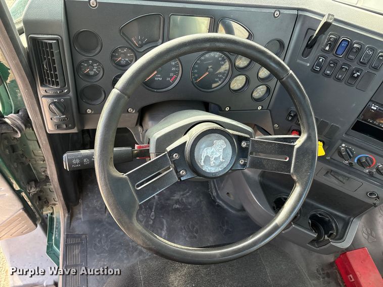 image for item FG1006 2016 Mack CXU613 semi truck