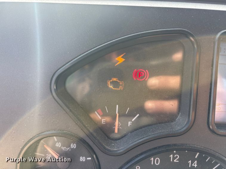 image for item FG1006 2016 Mack CXU613 semi truck