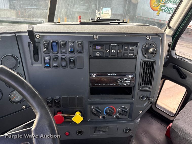 image for item FG1006 2016 Mack CXU613 semi truck