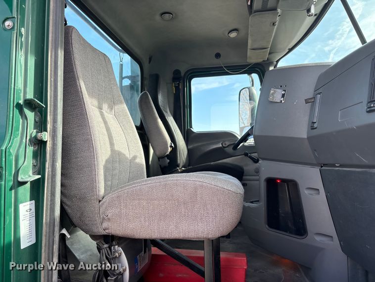 image for item FG1006 2016 Mack CXU613 semi truck