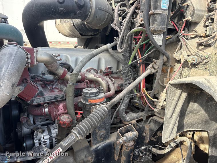 image for item FG1006 2016 Mack CXU613 semi truck