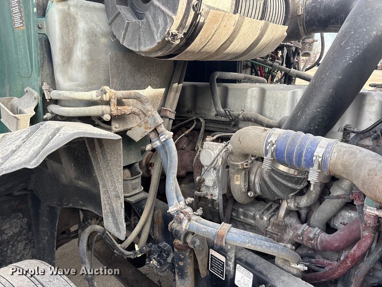 image for item FG1006 2016 Mack CXU613 semi truck