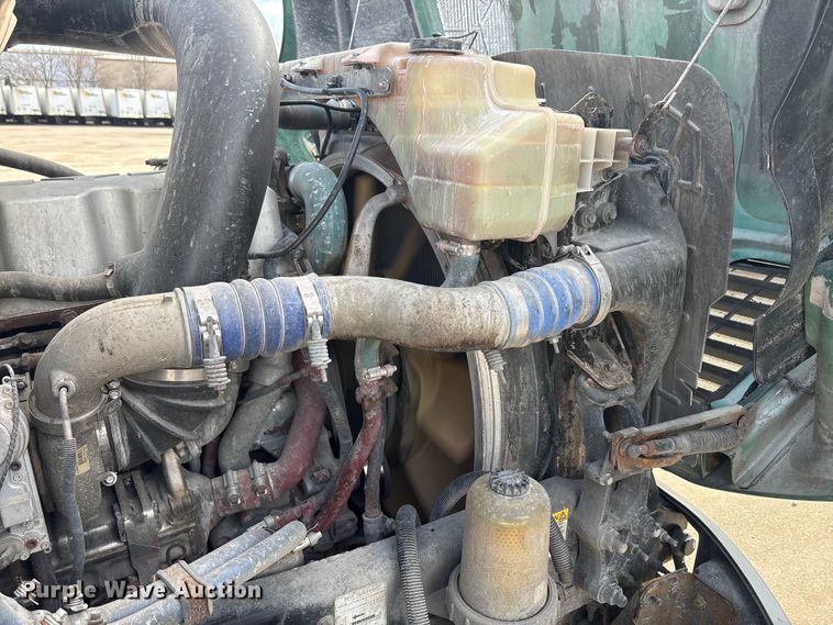 image for item FG1006 2016 Mack CXU613 semi truck