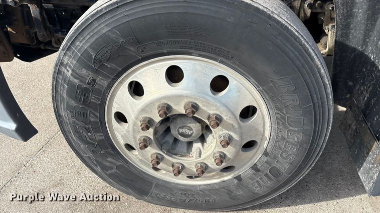 image for item FG1006 2016 Mack CXU613 semi truck