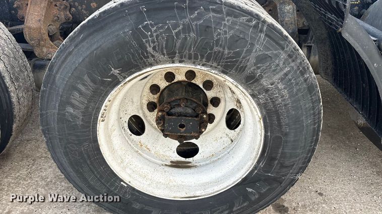 image for item FG1006 2016 Mack CXU613 semi truck