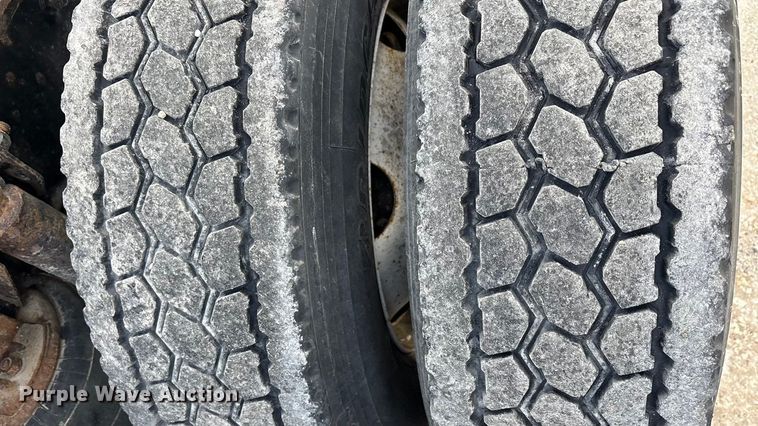 image for item FG1006 2016 Mack CXU613 semi truck