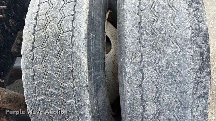 image for item FG1006 2016 Mack CXU613 semi truck