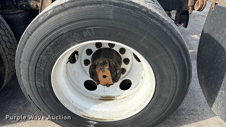 image for item FG1006 2016 Mack CXU613 semi truck