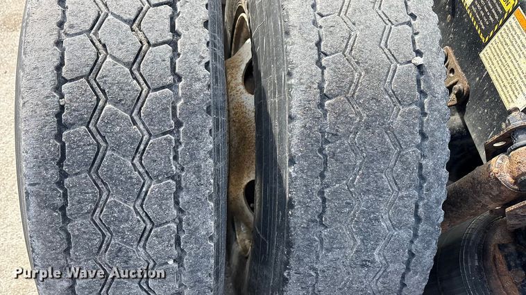 image for item FG1006 2016 Mack CXU613 semi truck