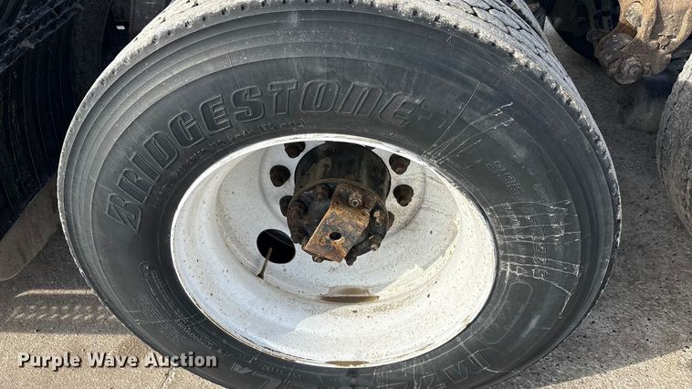 image for item FG1006 2016 Mack CXU613 semi truck