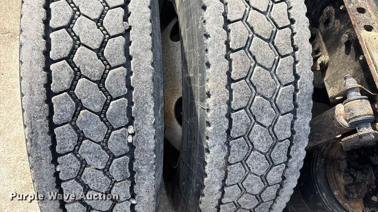 image for item FG1006 2016 Mack CXU613 semi truck