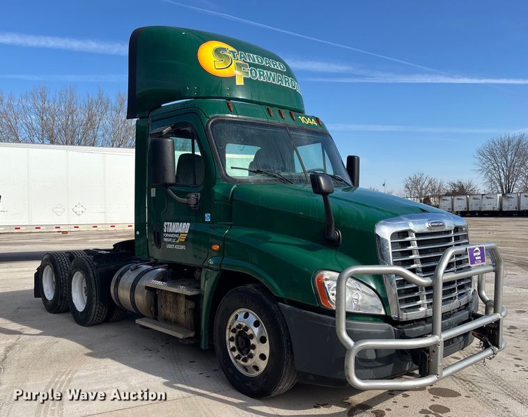 image for item FG1007 2017 Freightliner Cascadia 125 semi truck