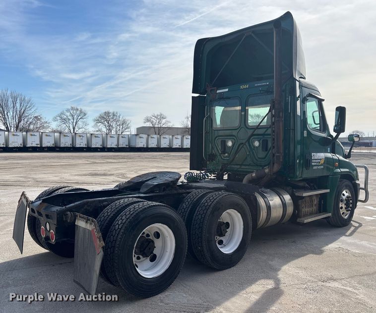 image for item FG1007 2017 Freightliner Cascadia 125 semi truck