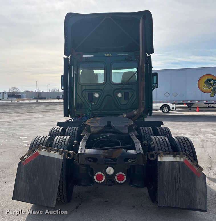 image for item FG1007 2017 Freightliner Cascadia 125 semi truck