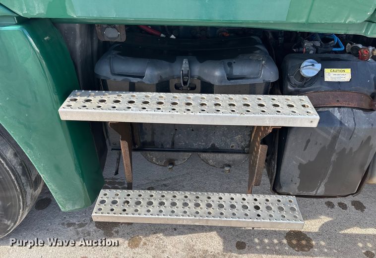 image for item FG1007 2017 Freightliner Cascadia 125 semi truck