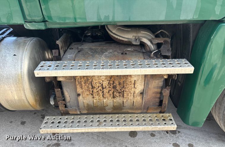 image for item FG1007 2017 Freightliner Cascadia 125 semi truck